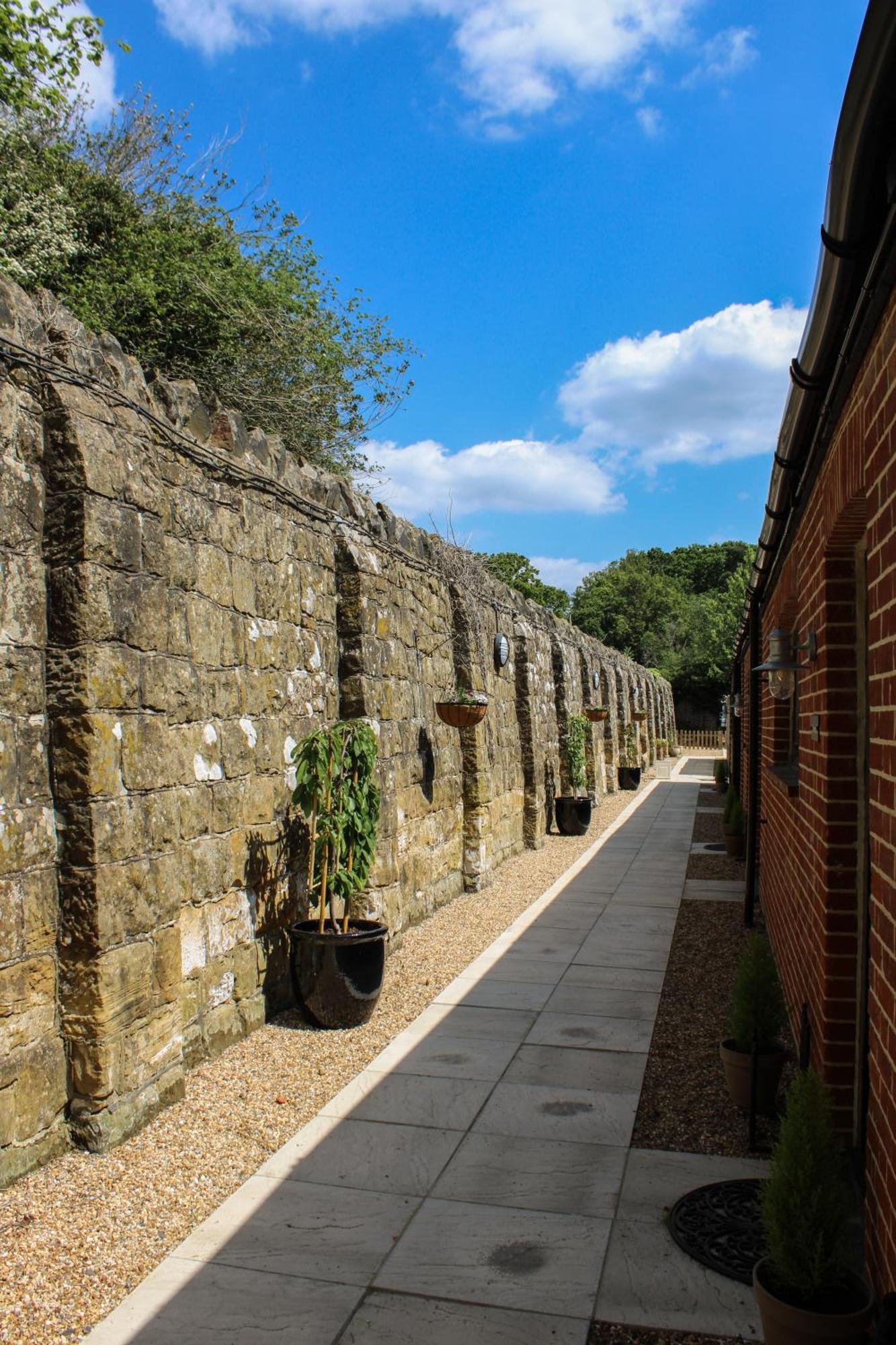 Accommodation At Salomons Estate Роял Тънбридж Уелс Екстериор снимка