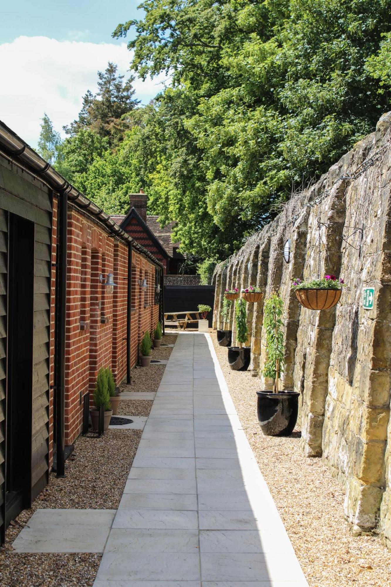 Accommodation At Salomons Estate Роял Тънбридж Уелс Екстериор снимка