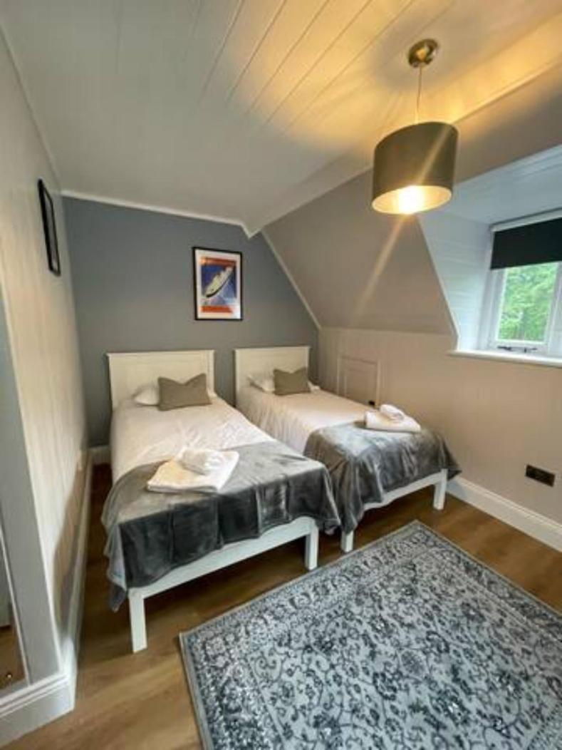 Accommodation At Salomons Estate Роял Тънбридж Уелс Екстериор снимка