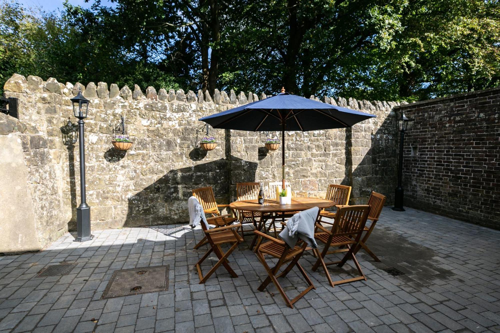 Accommodation At Salomons Estate Роял Тънбридж Уелс Екстериор снимка