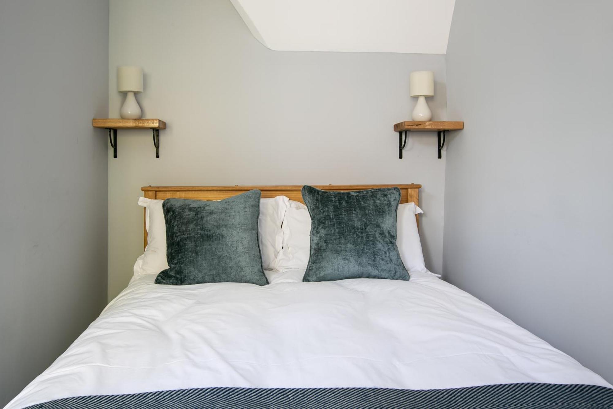 Accommodation At Salomons Estate Роял Тънбридж Уелс Екстериор снимка
