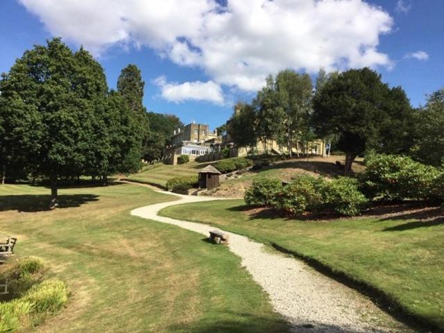Accommodation At Salomons Estate Роял Тънбридж Уелс Екстериор снимка