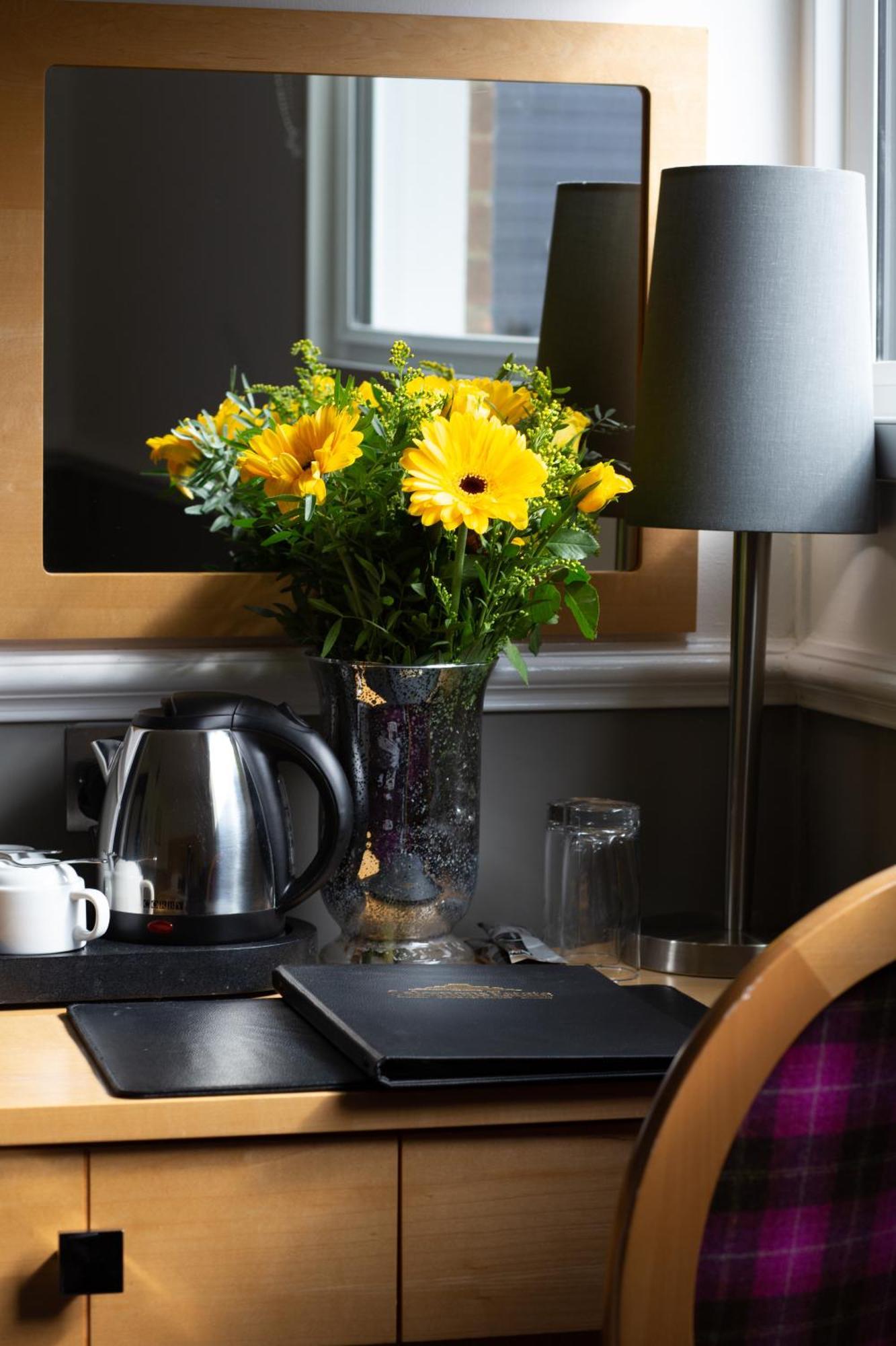 Accommodation At Salomons Estate Роял Тънбридж Уелс Екстериор снимка