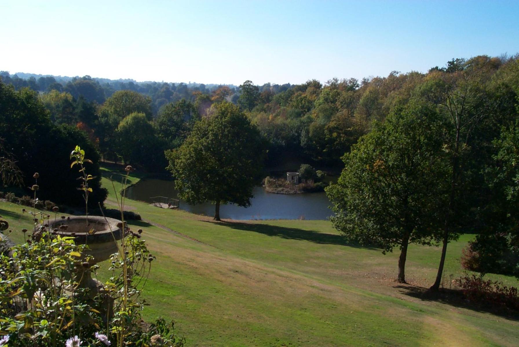Accommodation At Salomons Estate Роял Тънбридж Уелс Екстериор снимка