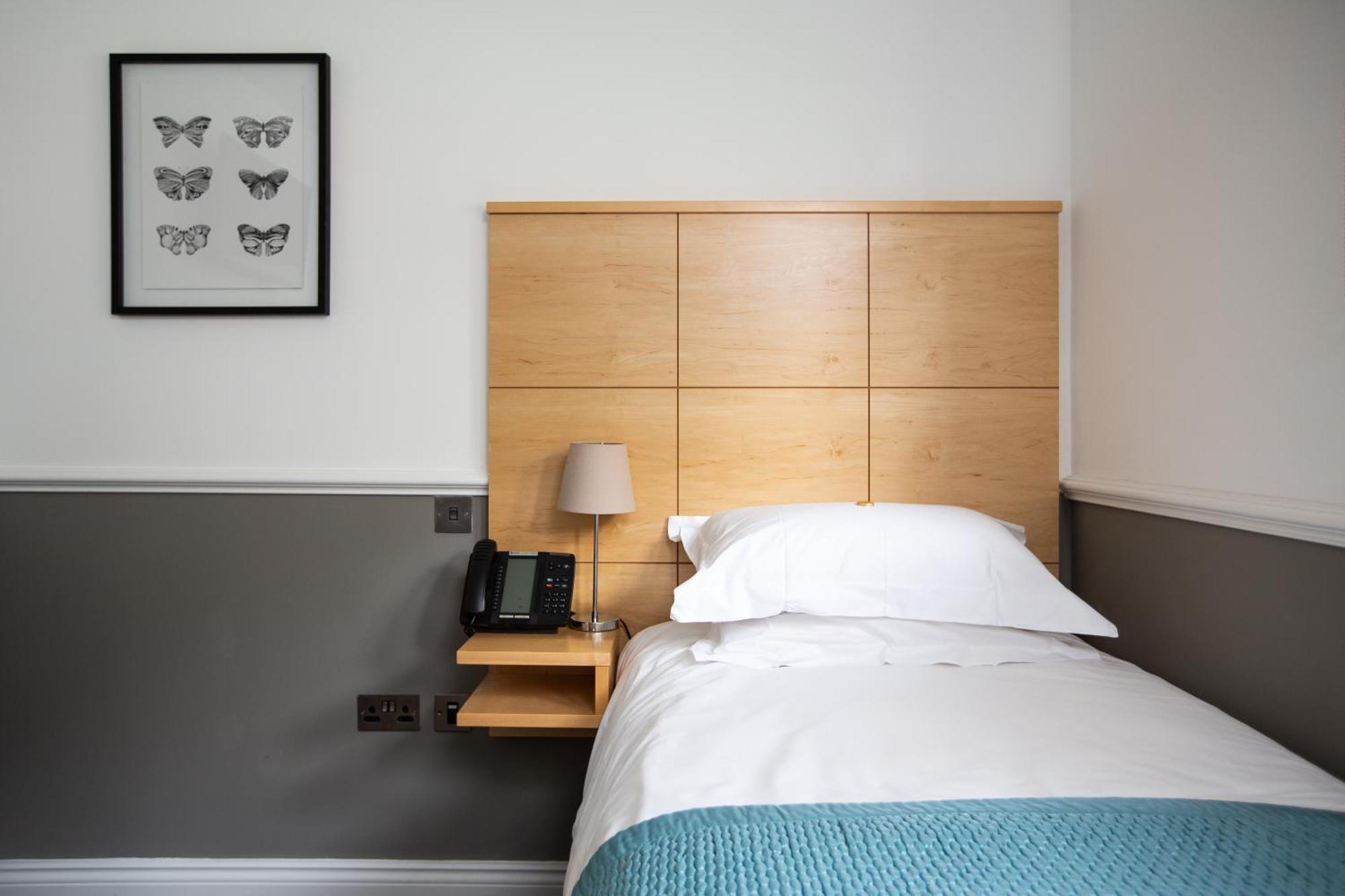 Accommodation At Salomons Estate Роял Тънбридж Уелс Екстериор снимка