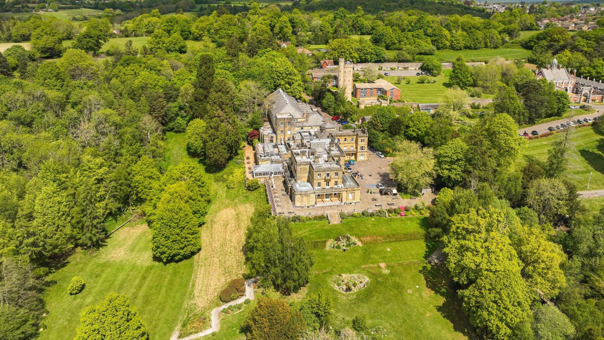 Accommodation At Salomons Estate Роял Тънбридж Уелс Екстериор снимка